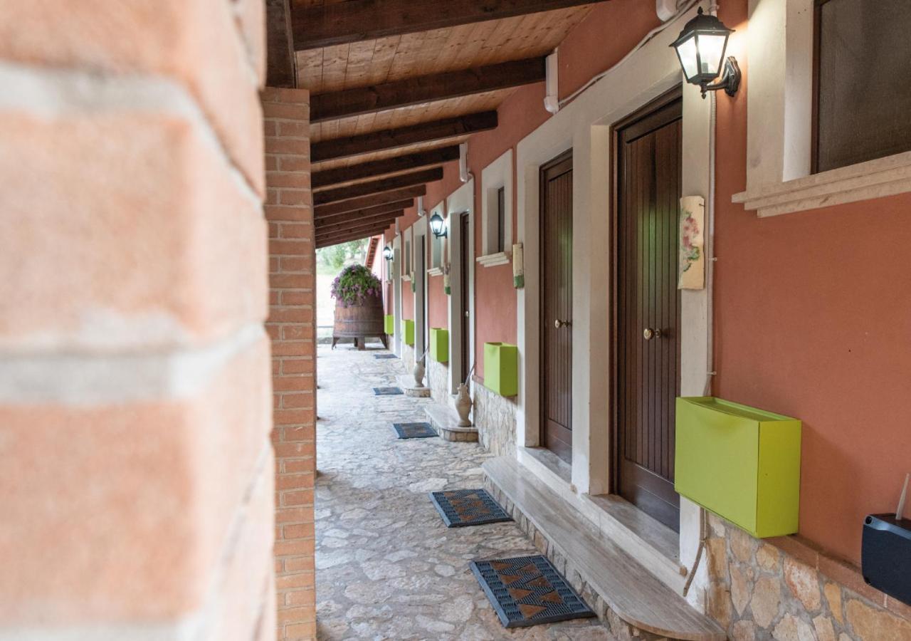 Il Sorgituro - Agriturismo Postiglione Eksteriør billede