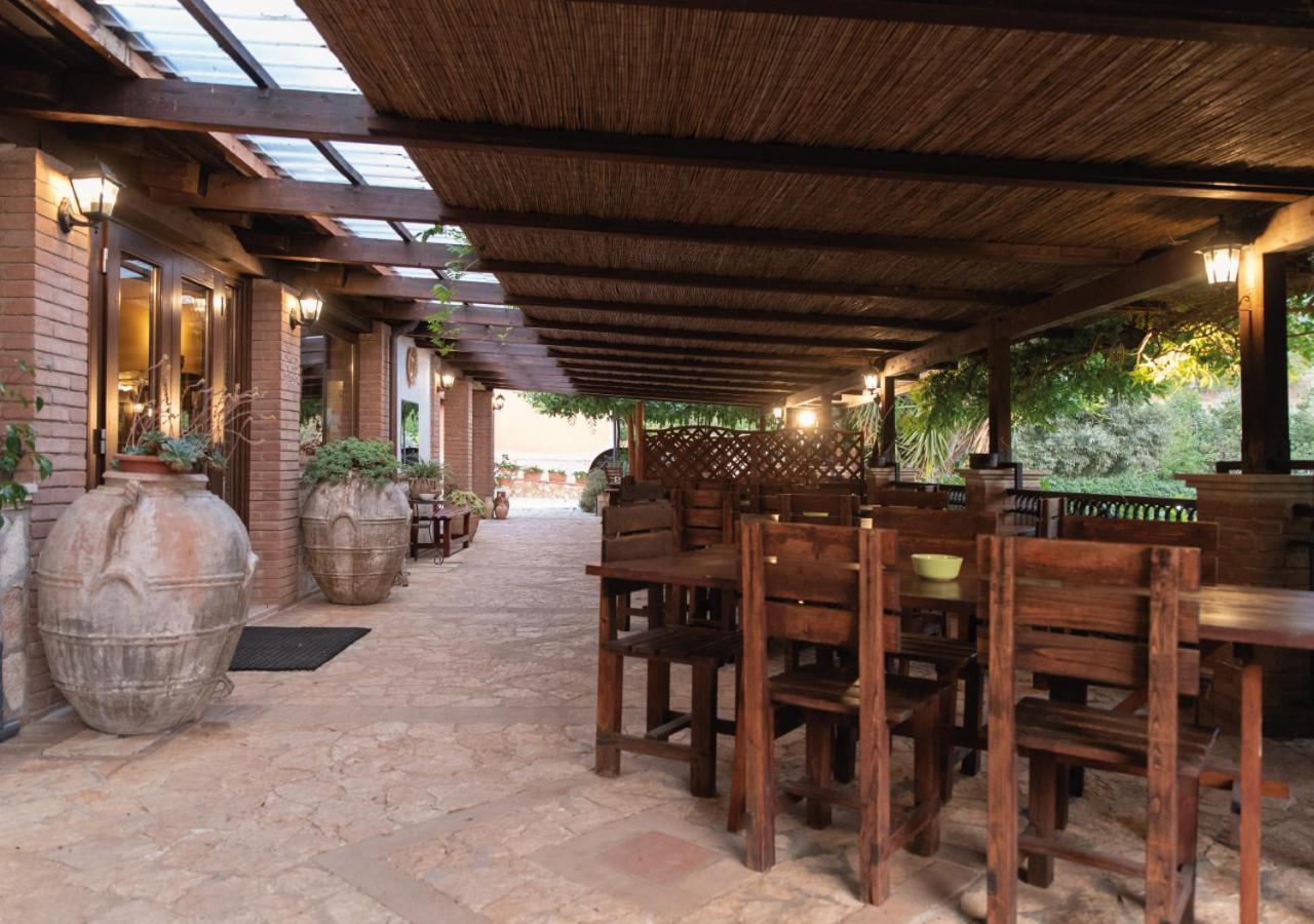 Il Sorgituro - Agriturismo Postiglione Eksteriør billede